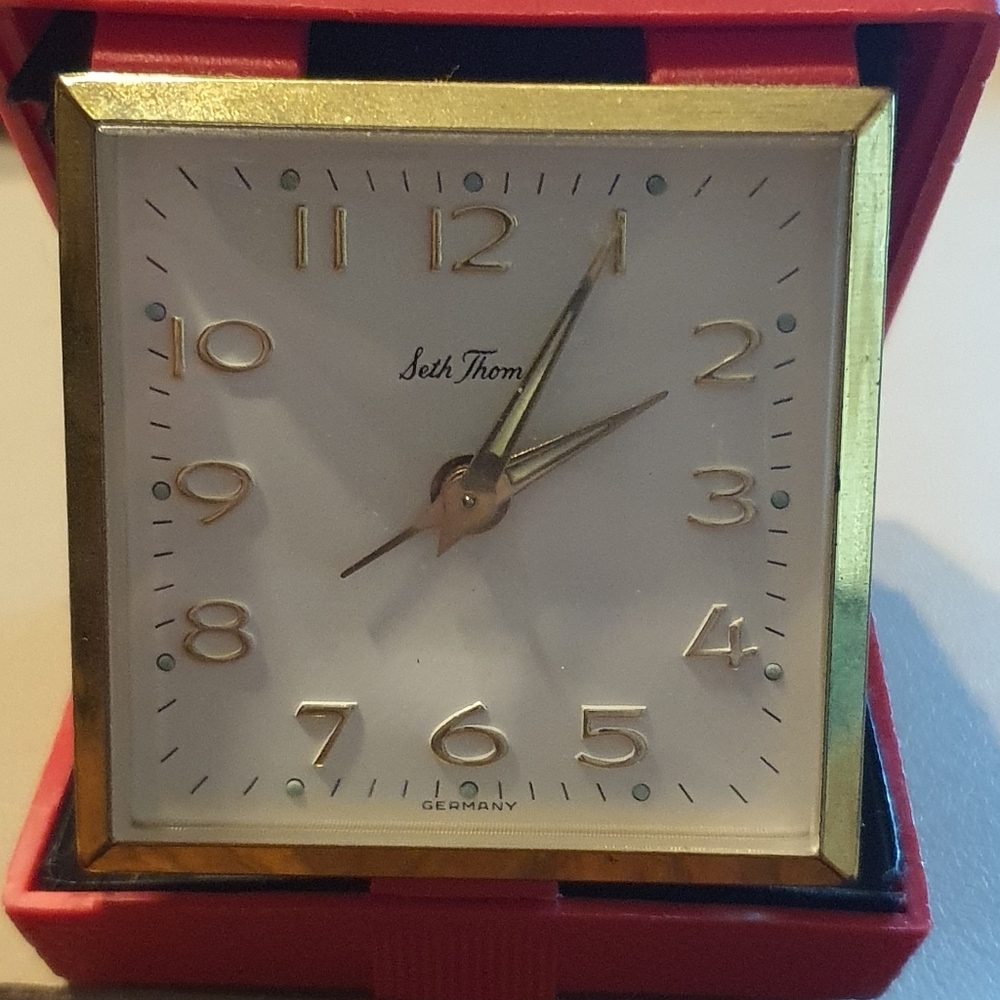 Vtg Seth Thomas Goldtone/White Travel Alarm Clock